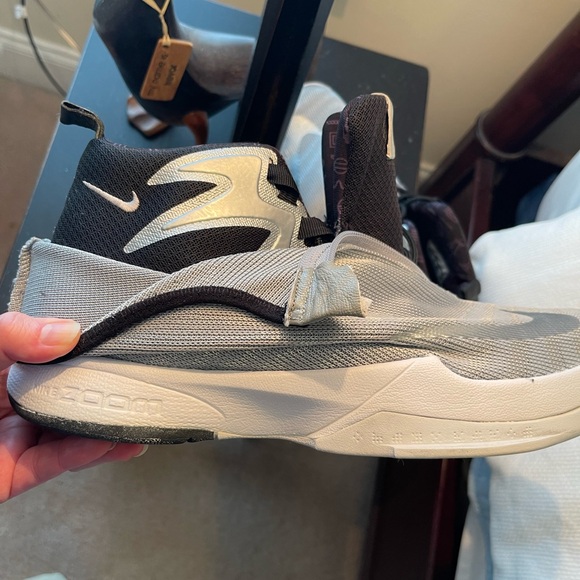 Athletic_Shoes